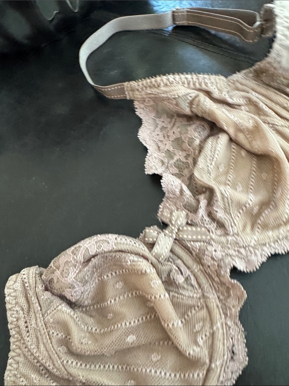 Chantelle 32D tan/pink bra